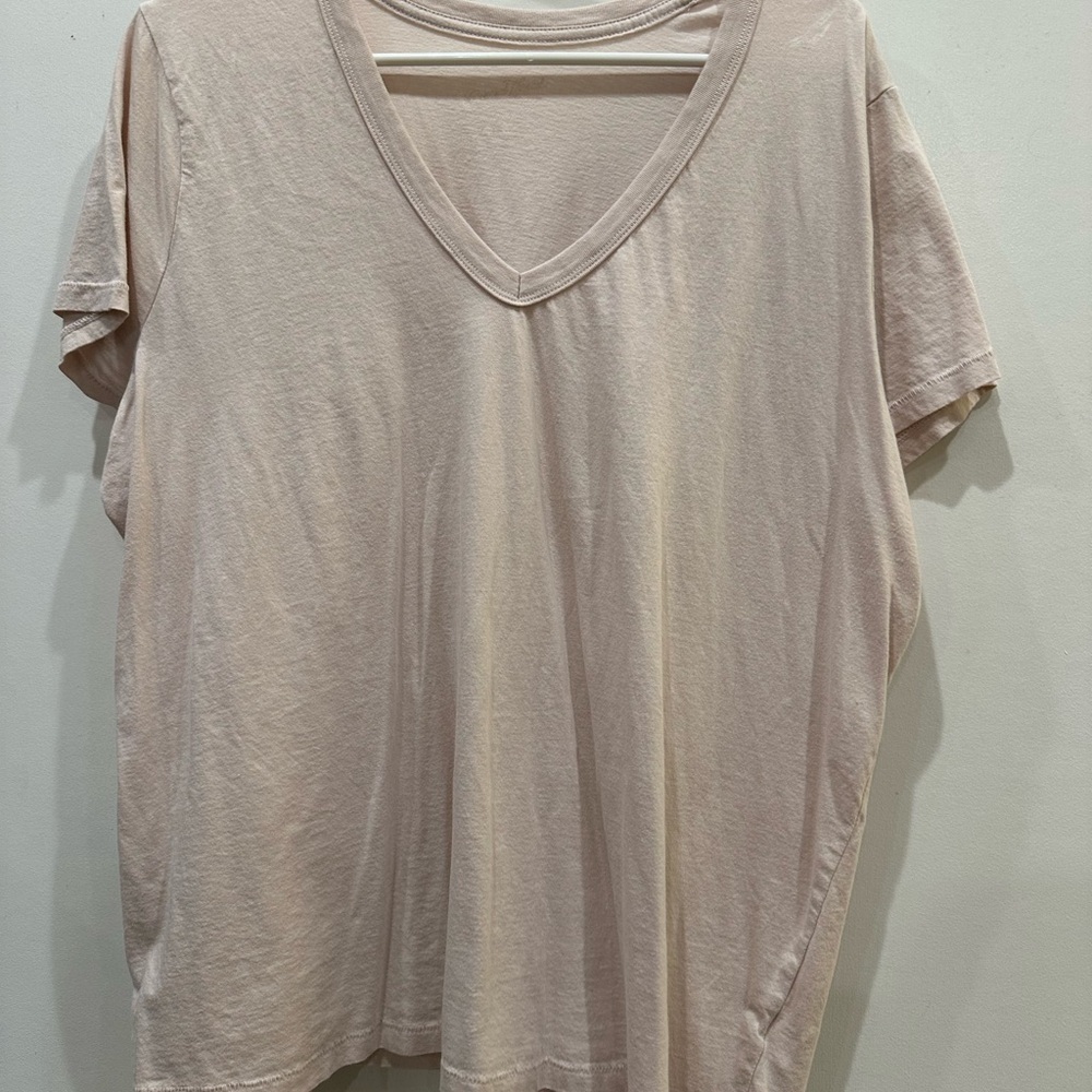 Universal Thread Women's Beige V-Neck Tee